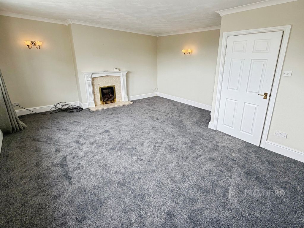 Property photo 2 of 13 Lounge