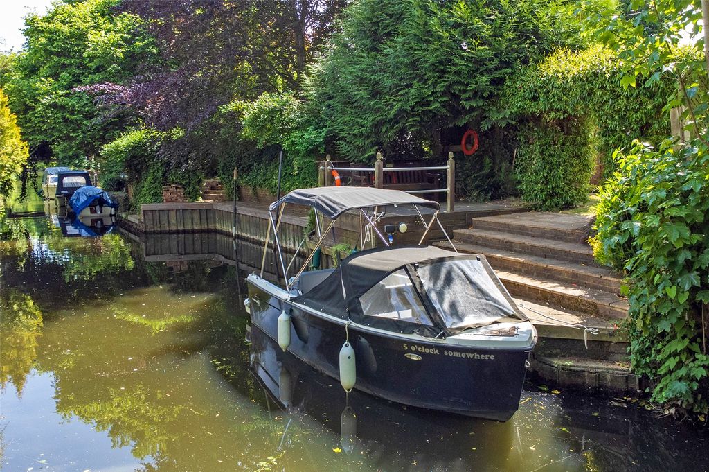 Property photo 3 of 34 Mooring