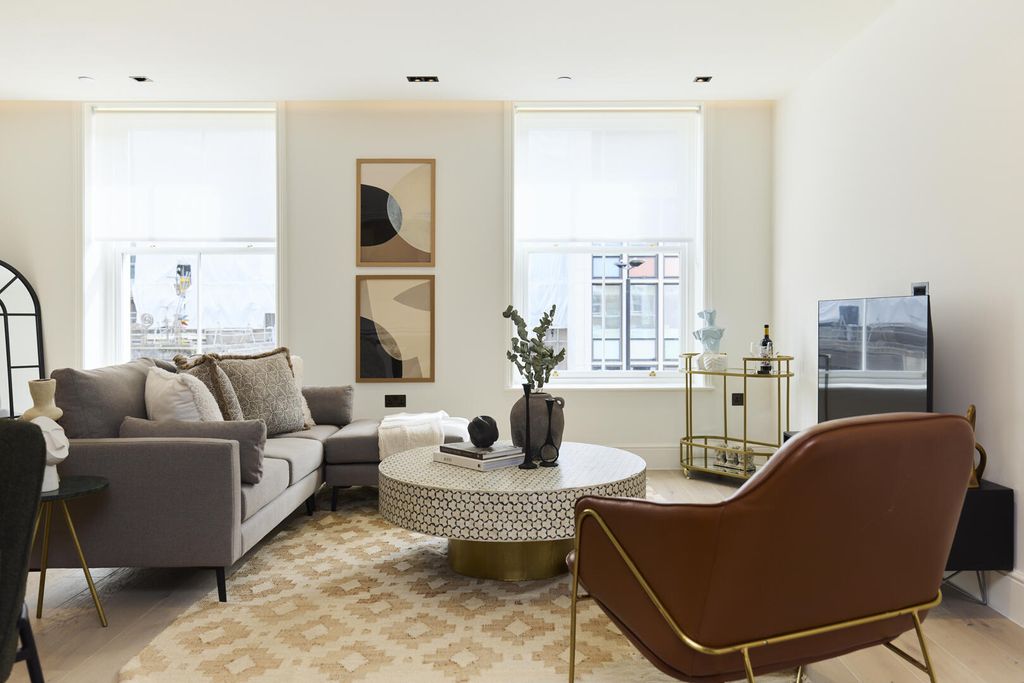 Property photo 1 of 8 Living Room