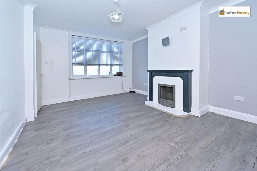 Property photo 2 of 15 Rhm_1382.Jpg