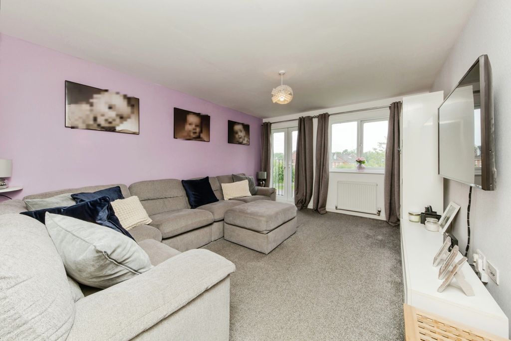 Property photo 3 of 11