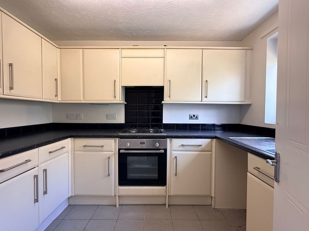 Property photo 2 of 14 Kitchen