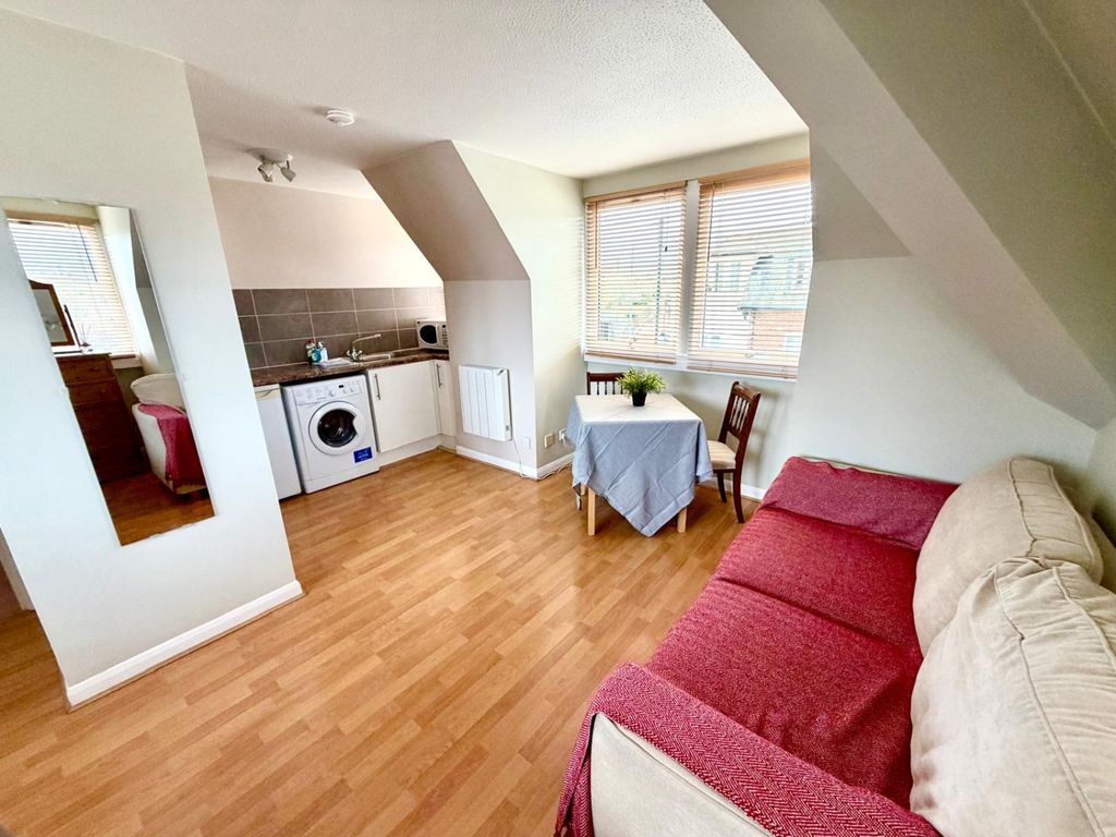 Property photo 3 of 5 Lounge