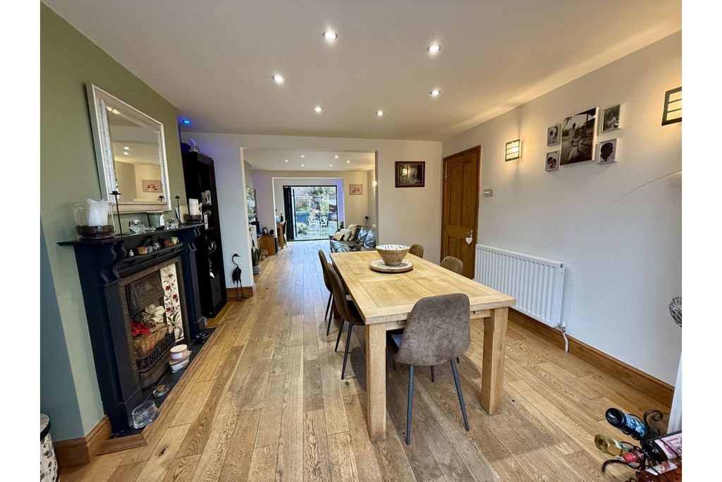 Property photo 3 of 27