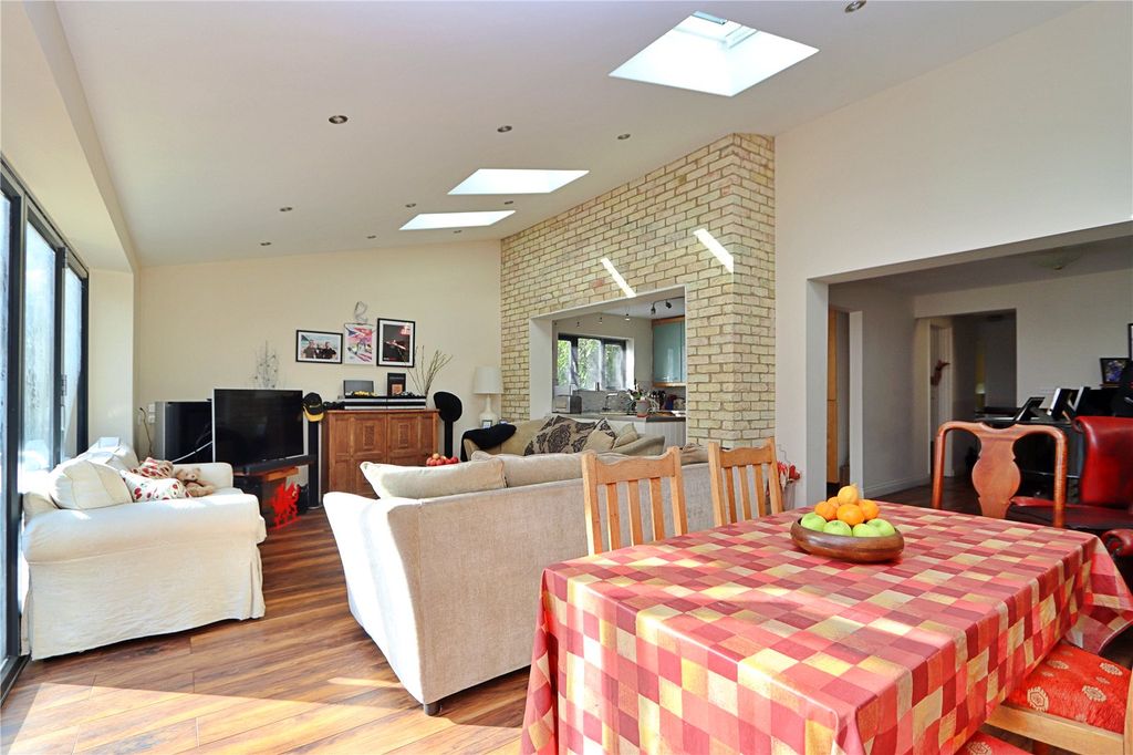 Property photo 2 of 18 Picture No. 14