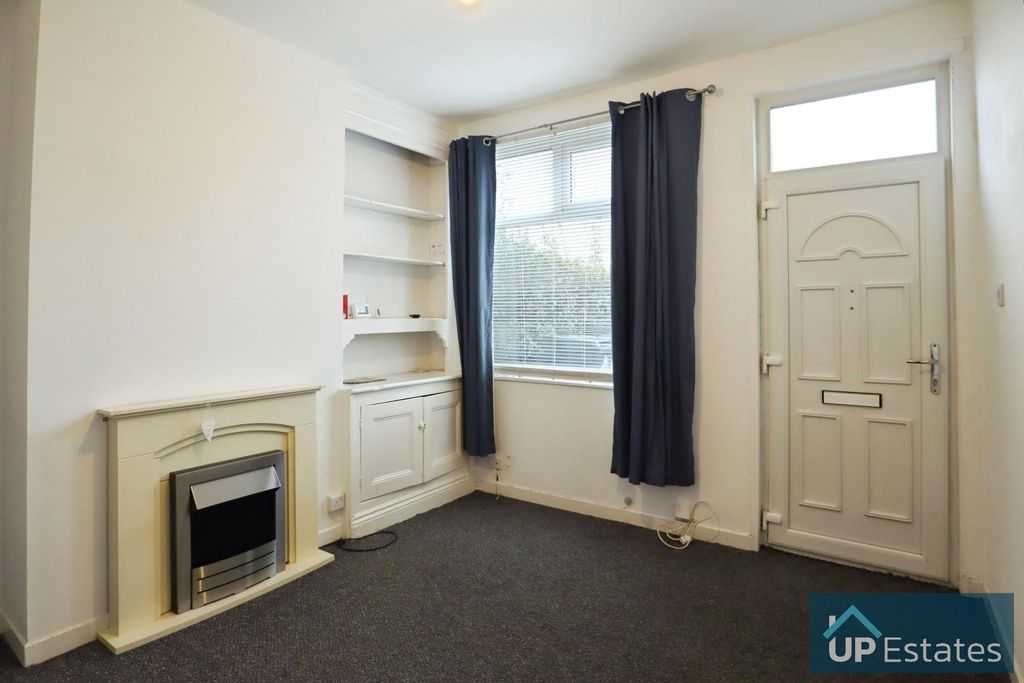 Property photo 2 of 8