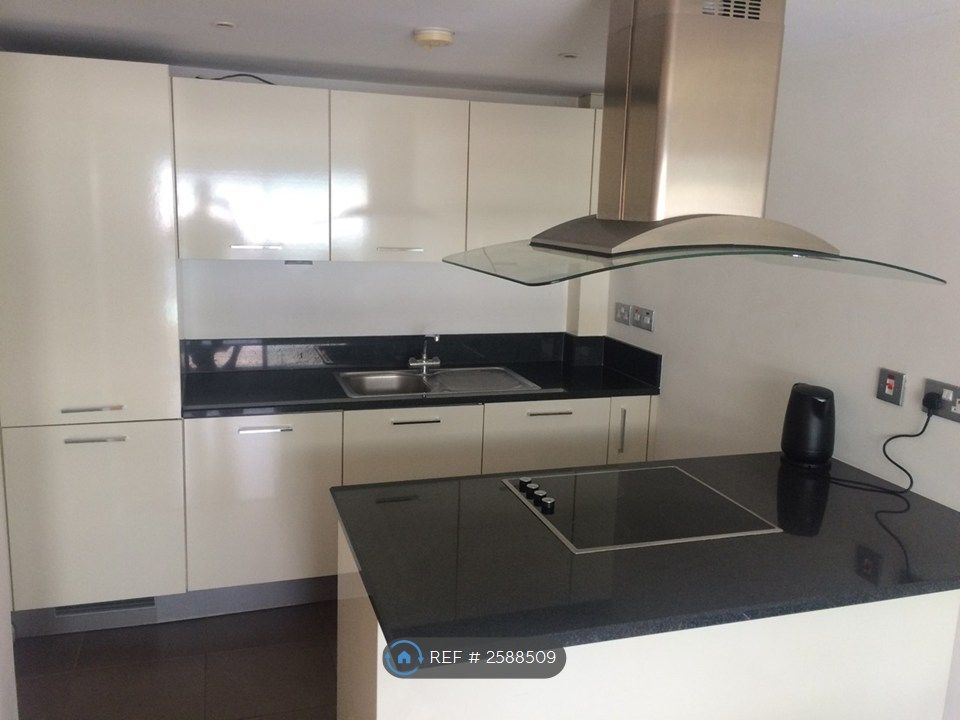 Property photo 3 of 8 Kitchen