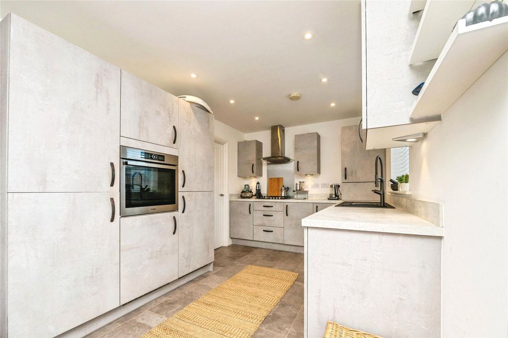 Property photo 2 of 15 Dining Kitchen