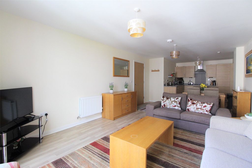 Property photo 1 of 10 Front Room
