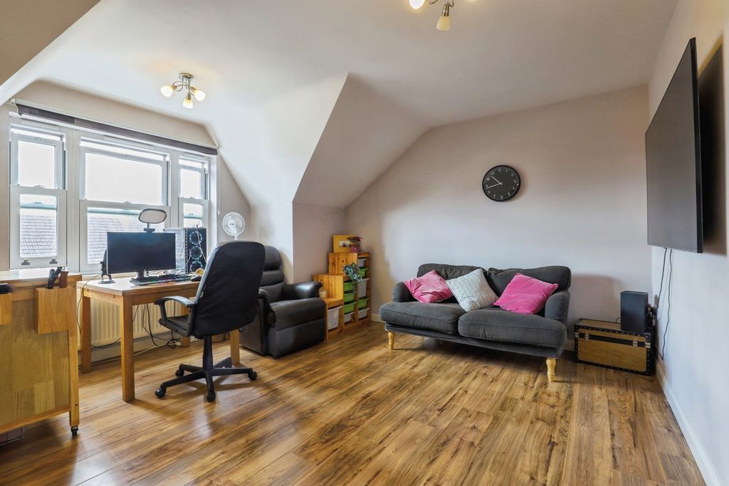 Property photo 2 of 12 Pbox-Img.Jpg