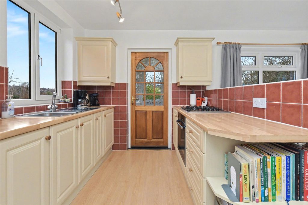 Property photo 2 of 20 Picture No. 13