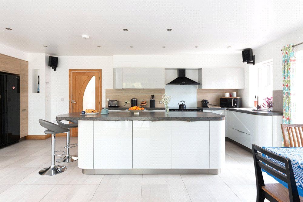 Property photo 3 of 40 Kitchen