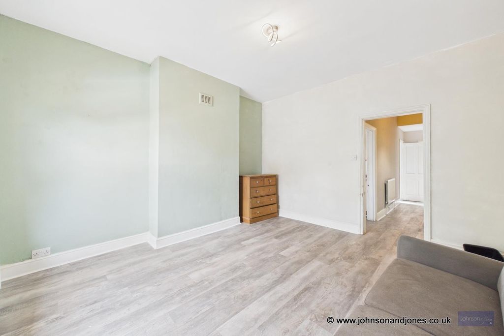Property photo 3 of 8 9 Flat Lounge.Jpg