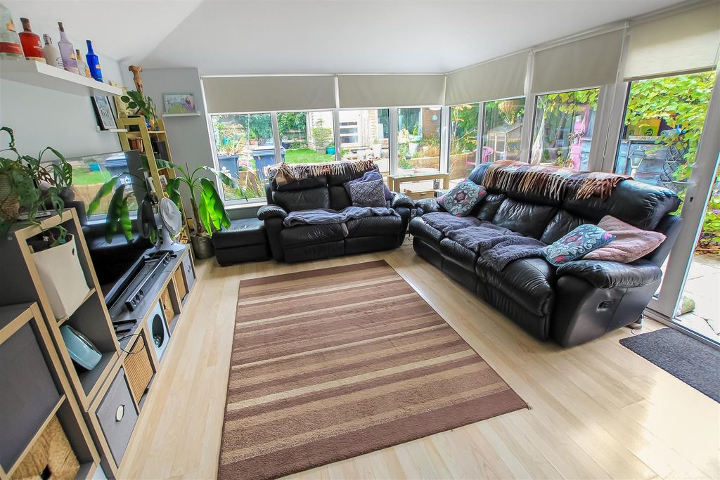 Property photo 1 of 15 Garden Room.Jpg