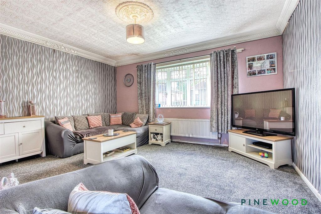 Property photo 2 of 24 Lounge