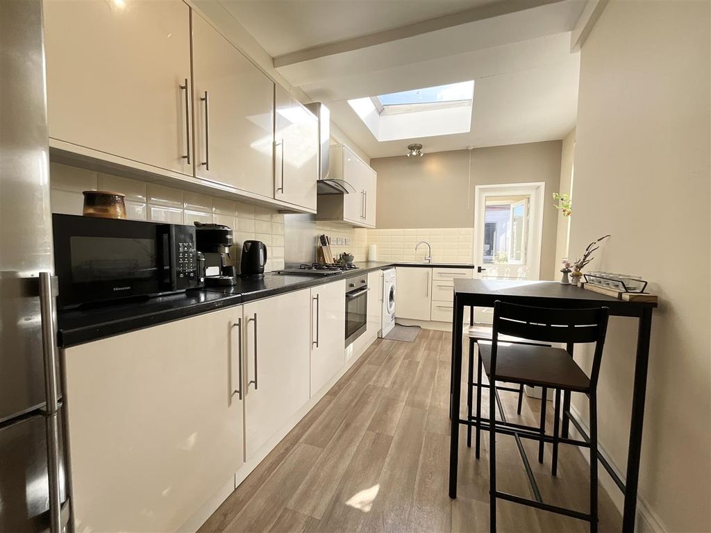 Property photo 2 of 13 Kitchen