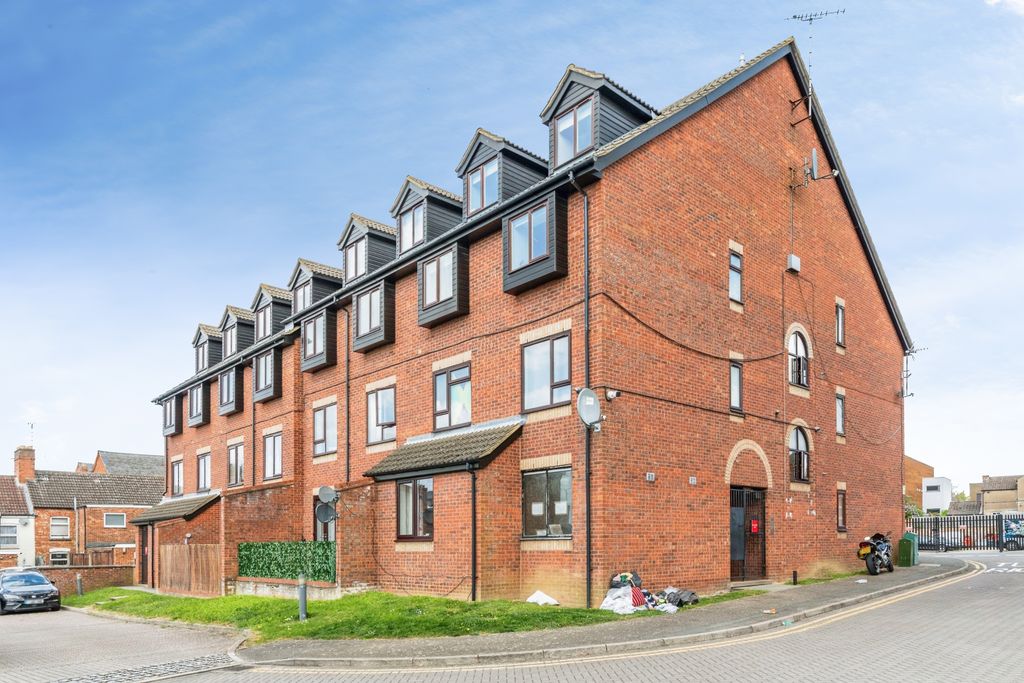 Property photo 2 of 17