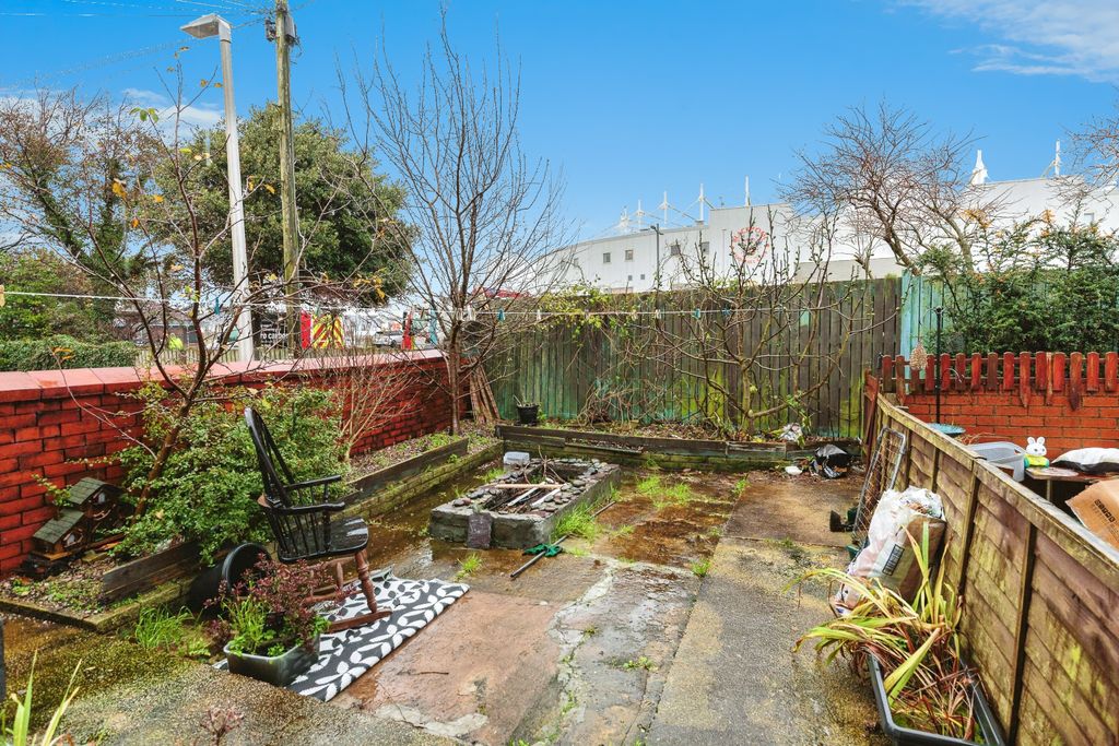 Property photo 2 of 15