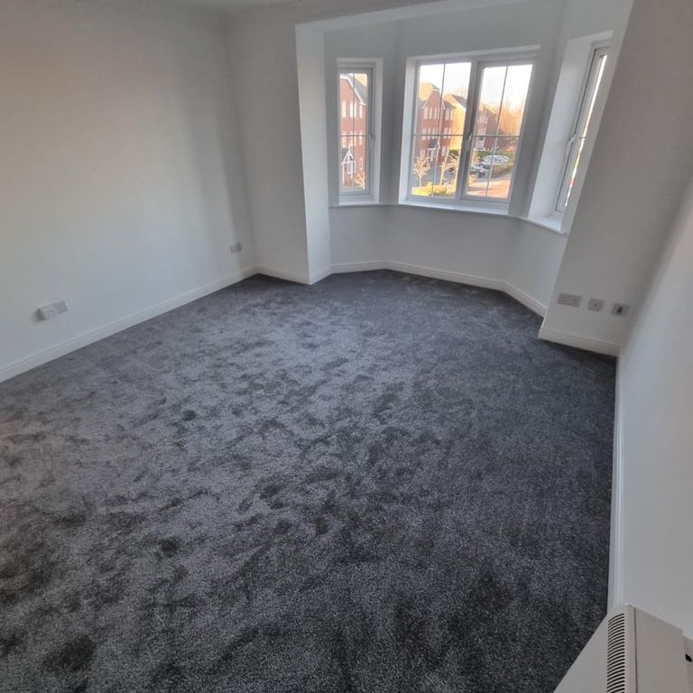 Property photo 3 of 8 Lounge.Jpg