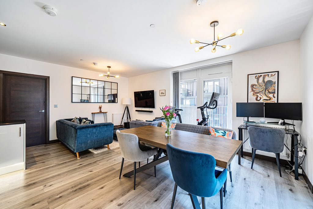Property photo 2 of 15 1480828-7-6A390F8...