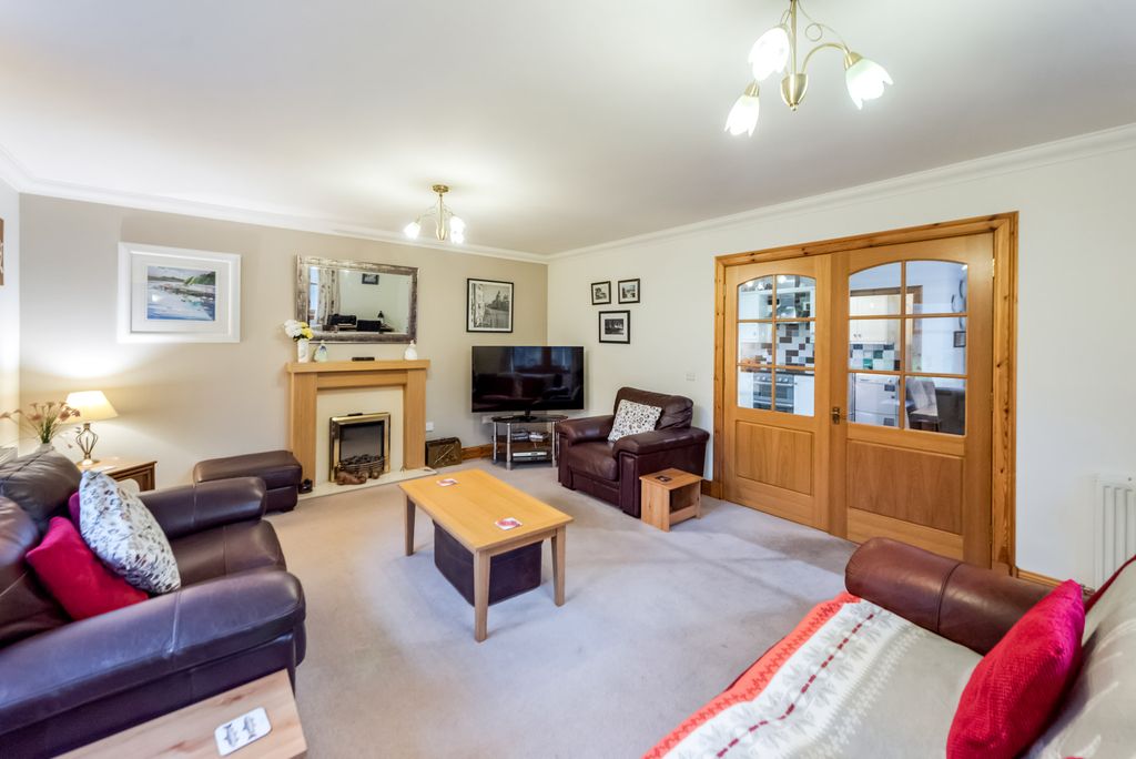 Property photo 3 of 25