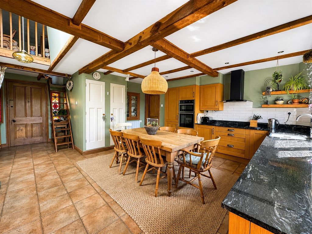 Property photo 3 of 22 Ed70576d-8E23-4Bb2-Ae08-Af71Eb81497A.Png