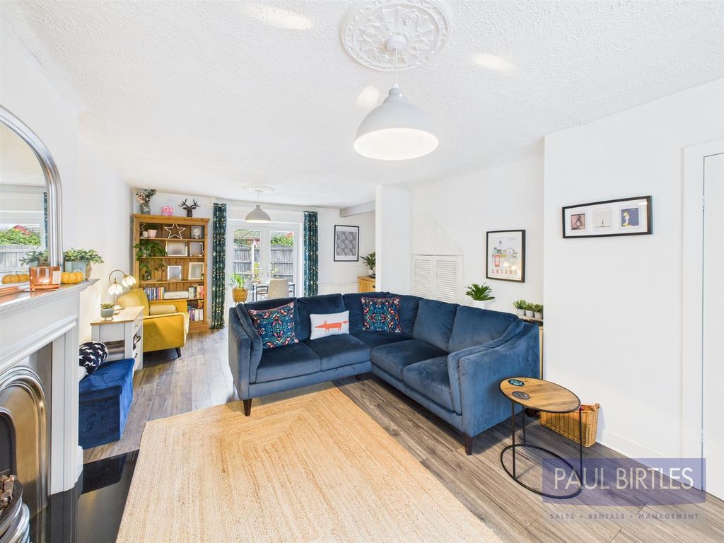 Property photo 3 of 24 Cam04378G0-Pr0230-Still008.Jpg