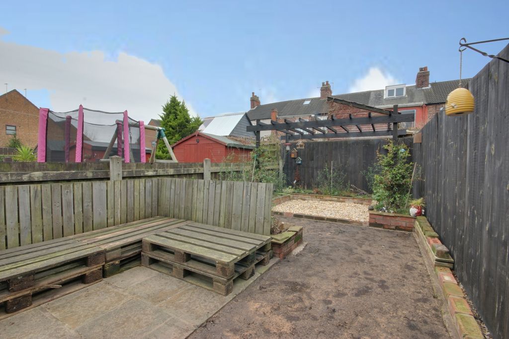 Property photo 2 of 14 1 Garden B