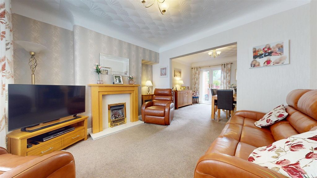 Property photo 2 of 21 Saint Lukes Road Living Room