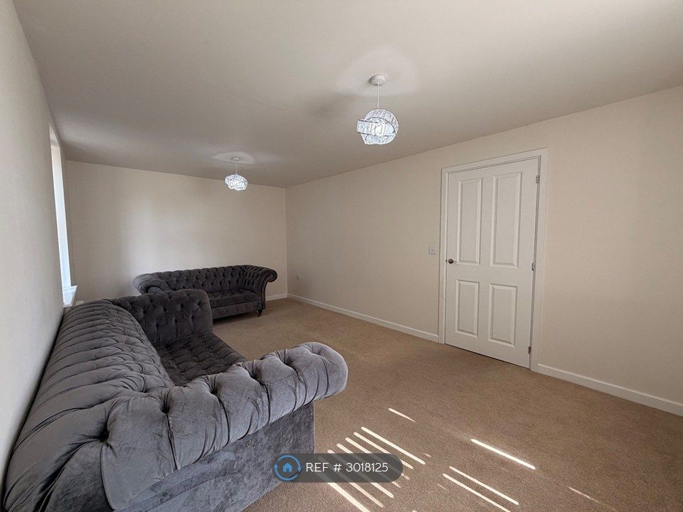 Property photo 1 of 18 Living Room