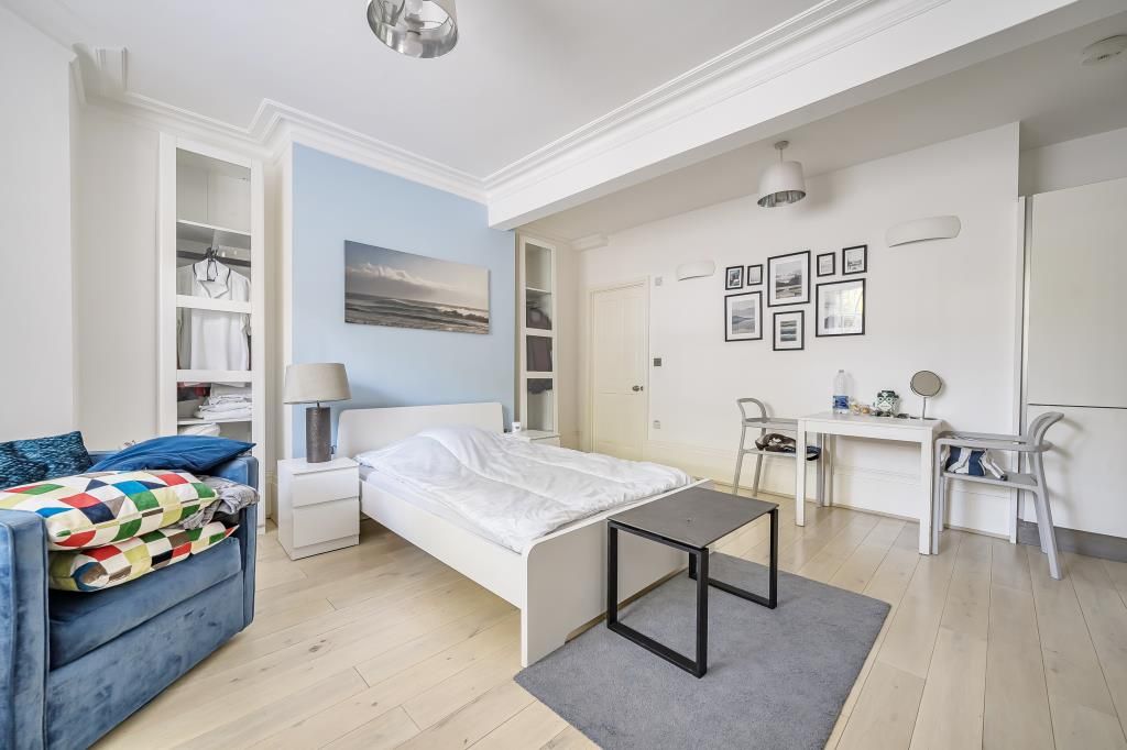 Property photo 3 of 15 Studio / Reception / Bedroom