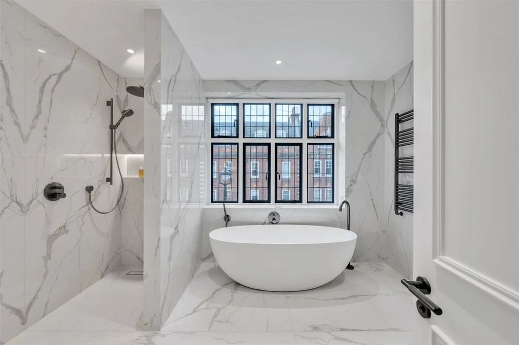 Property photo 2 of 25 Photo 7