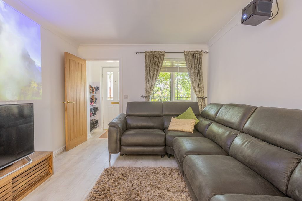 Property photo 2 of 37