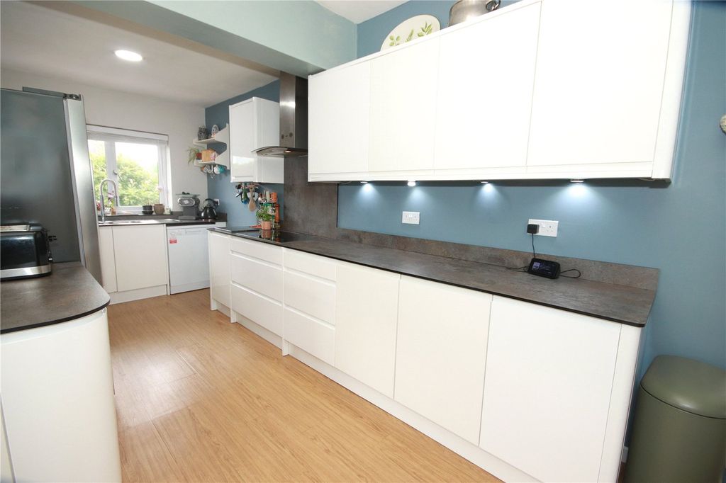 Property photo 2 of 29 Picture No. 25