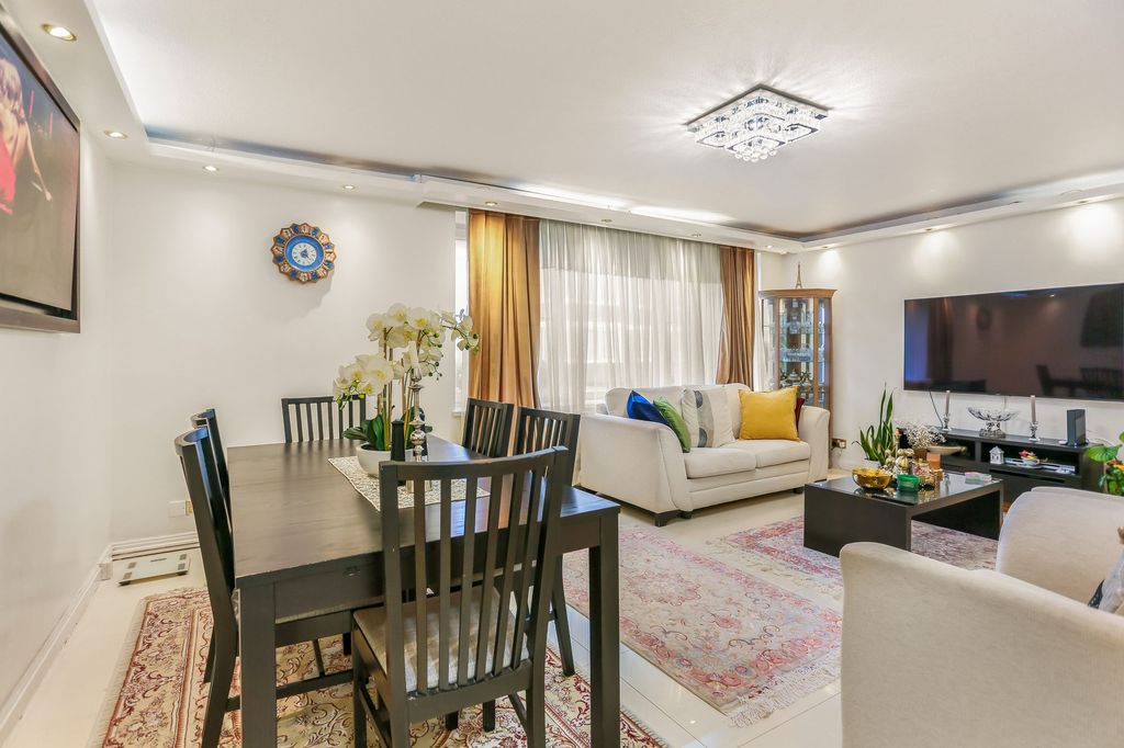 Property photo 2 of 26