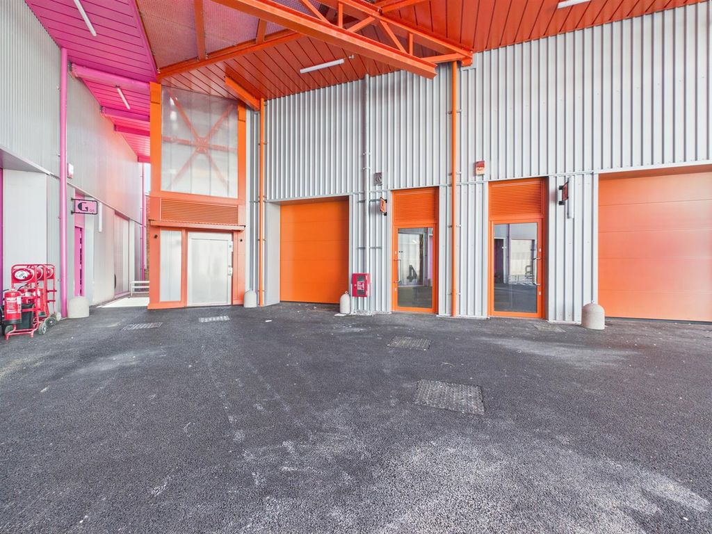 Property photo 2 of 7 Cam04237G0-Pr0289-Still001.Jpg