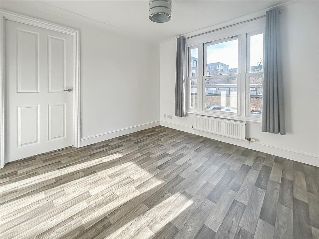 Property photo 2 of 8 4_72320.Jpg