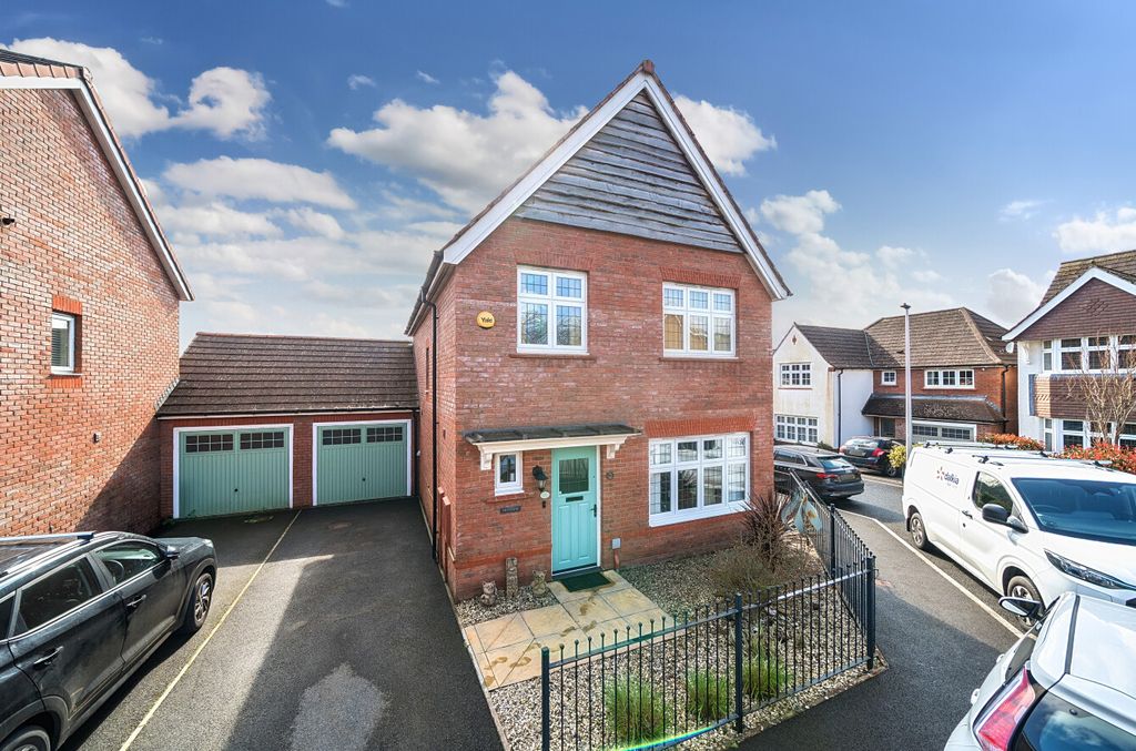 Property photo 1 of 30 1 - 1424407-1-69Aef35...