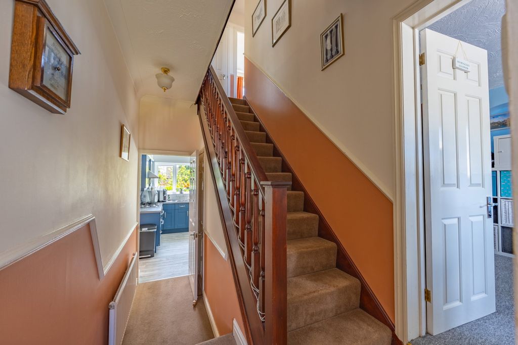 Property photo 2 of 45
