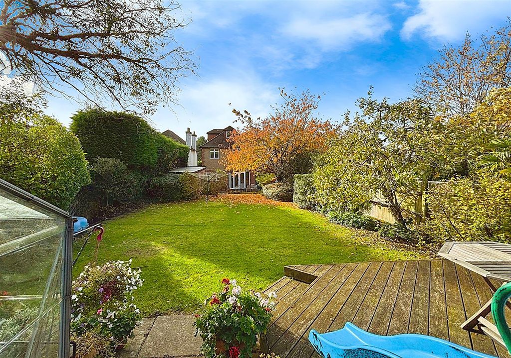 Property photo 3 of 27 207E15Fc-Photo 2011-4-25 2C 2011 2031 2043.Jpg