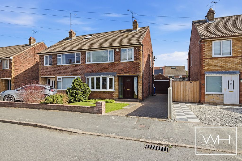 Property photo 1 of 19 13 Saint Christopher_S, Cusworth 02