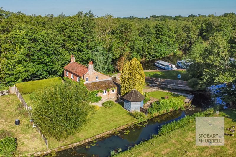 Property photo 1 of 37 Side Aerial