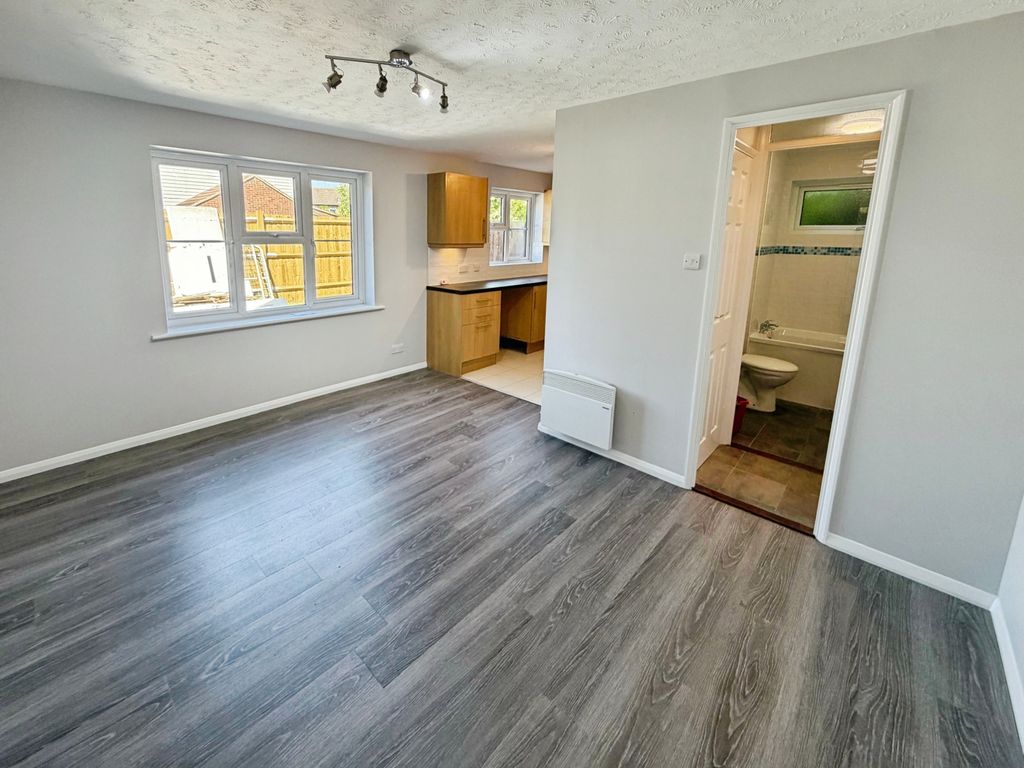 Property photo 3 of 6