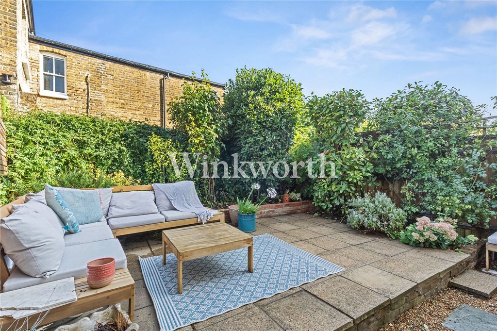 Property photo 3 of 17 Picture No. 01