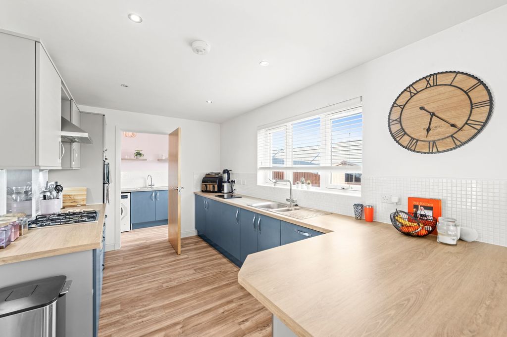 Property photo 3 of 26 Kitchen Area