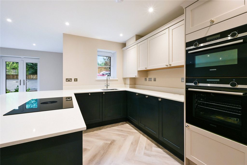 Property photo 3 of 9 Kitchen