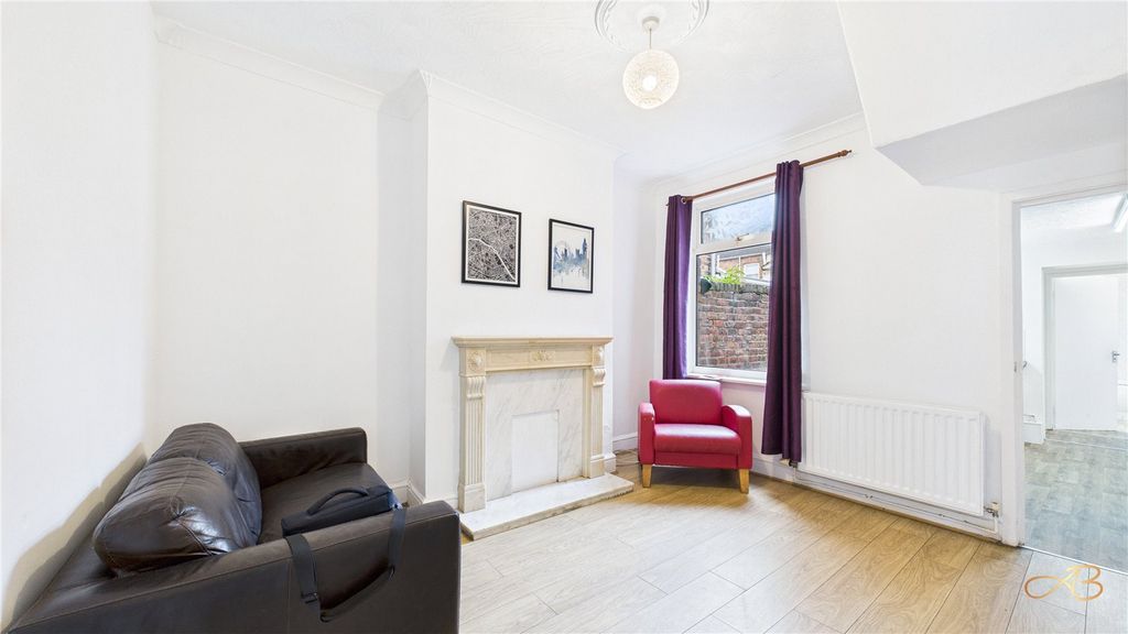 Property photo 2 of 12 Picture No. 05