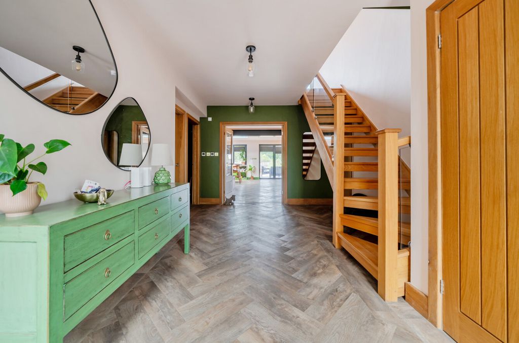 Property photo 2 of 26 1508112-9-6A859B7...