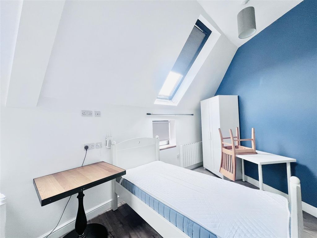 Property photo 3 of 8 Studio