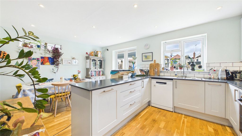 Property photo 2 of 16 Picture 2